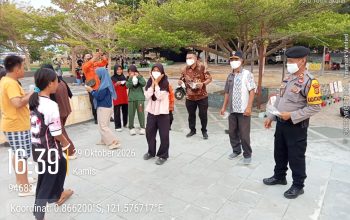 Antisipasi Kabut Asap Karhutla, Polres Touna dan Pemda Bagikan Masker Gratis ke Pengendara