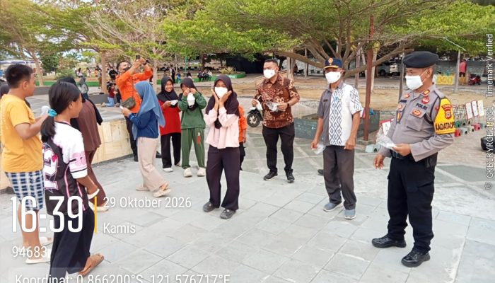 Antisipasi Kabut Asap Karhutla, Polres Touna dan Pemda Bagikan Masker Gratis ke Pengendara